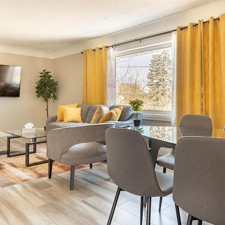 Entire 2 Bedroom Apartment Downtown - U3 Уотърлу Екстериор снимка