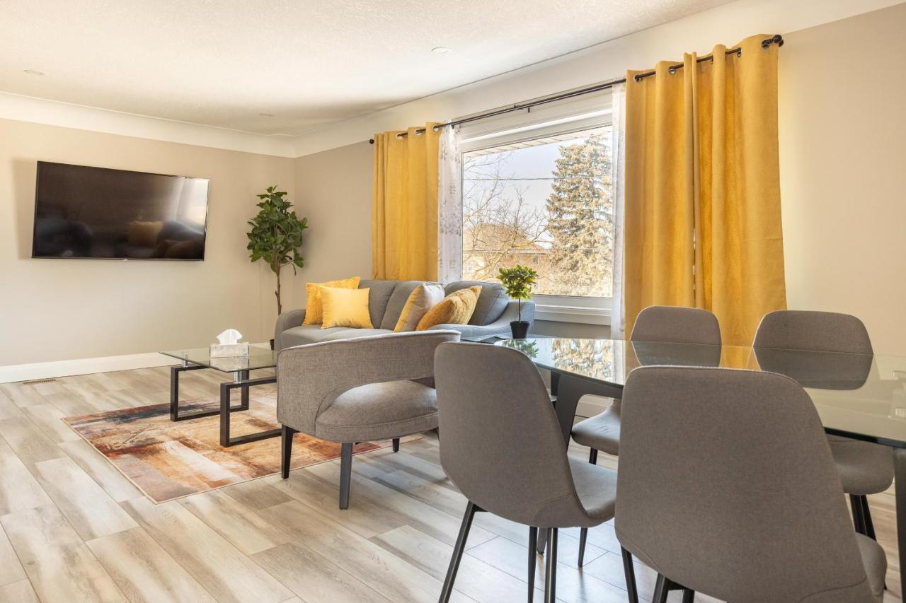 Entire 2 Bedroom Apartment Downtown - U3 Уотърлу Екстериор снимка